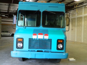 Front view of "Tres," Retro Sno's second food truck