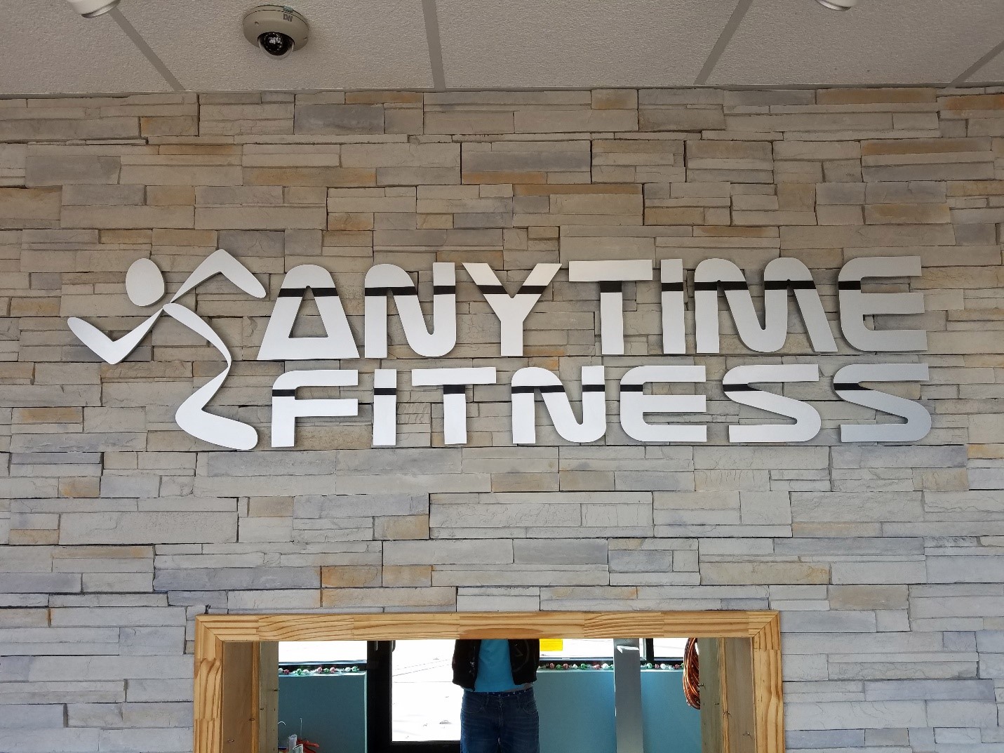 anytime fitness corporate sign color
