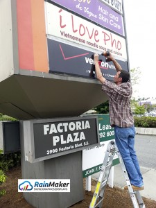 RainMaker-Signs-Mall-Pylon-Sign-Verizon-Wireless