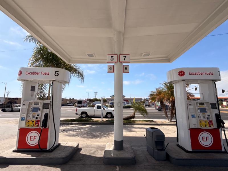 Santa Ana, CA, Gas Stations Rebrand With Long-Lasting 3M Vinyl Graphics