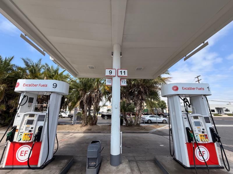 Santa Ana, CA, Gas Stations Rebrand With Long-Lasting 3M Vinyl Graphics