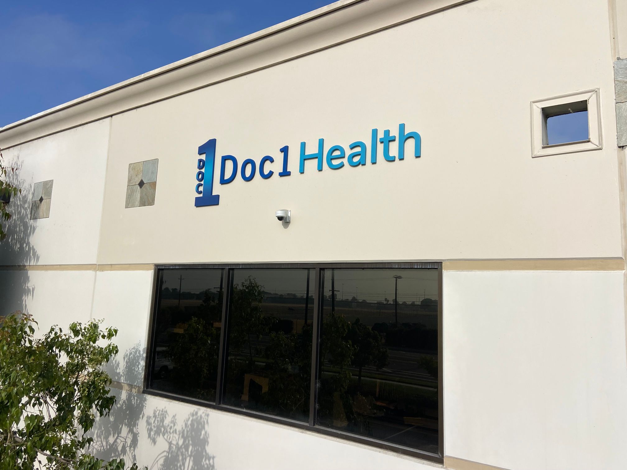 Custom Building Sign Fabrication and Installation for Businesses in Los Angeles