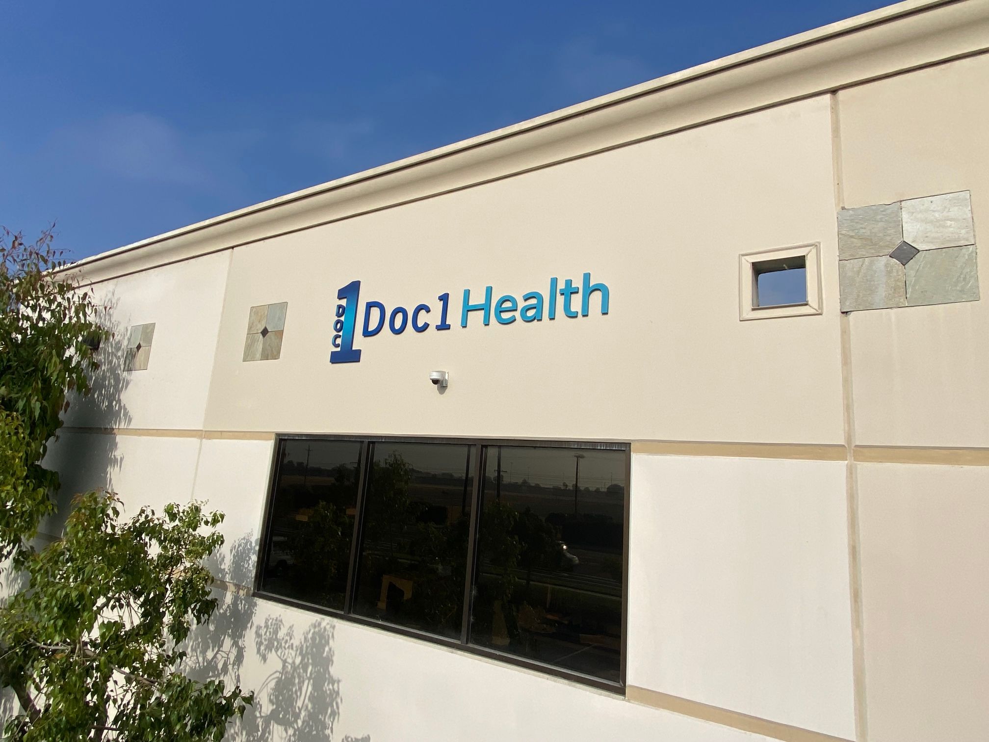 Custom Building Sign Fabrication and Installation for Businesses in Los Angeles