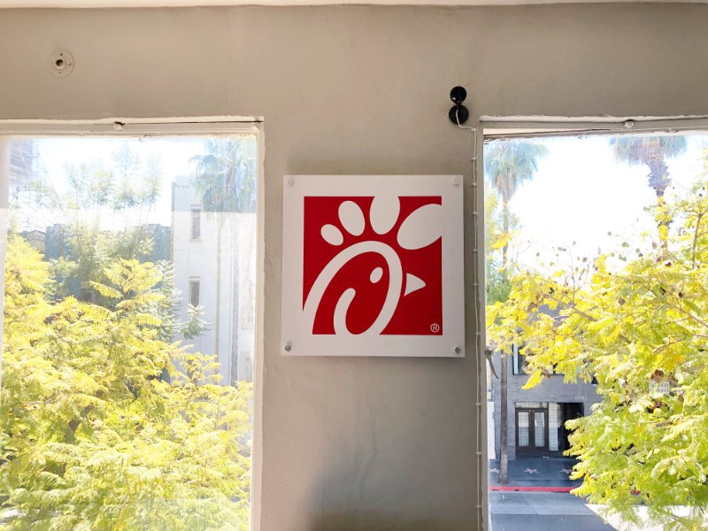signs and graphics for restaurants in Hollywood CA
