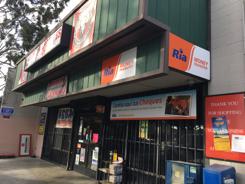 Signs and graphics for retail stores Los Angeles CA