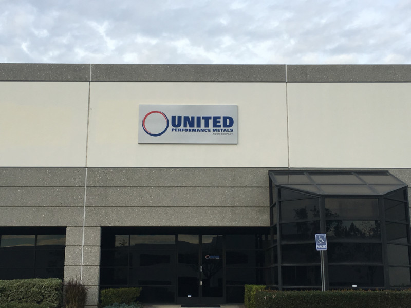 Professional Building Sign Installations and Removals in La Mirada by Licensed Sign Contractor