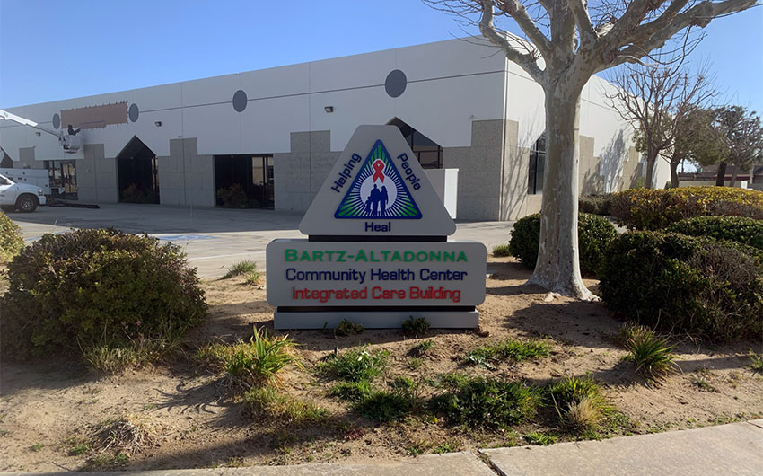 non-illuminated box sign monument sign
