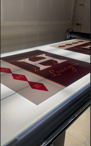 Chattanooga, TN - Vinyl Graphics for Restaurant / Bar | Sign Company News