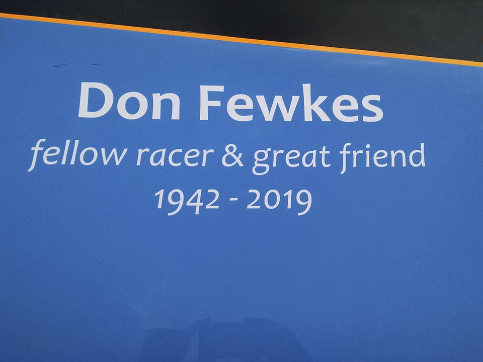 In memorian vehicle graphics