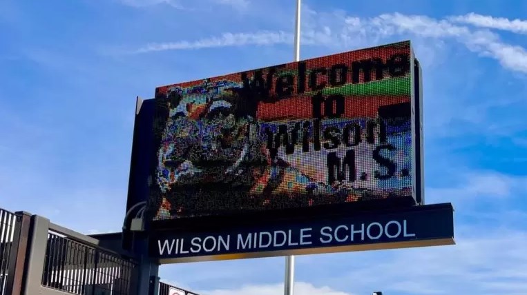 Digital Marquee Sign Boards versus Bulletin or Readerboards in California