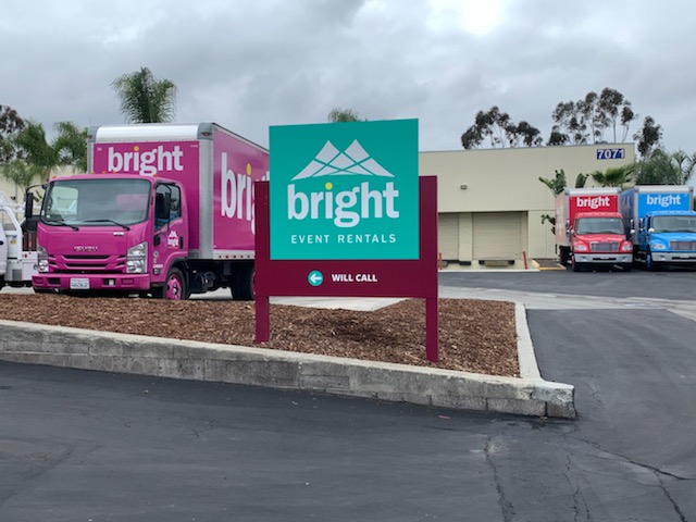 mobile marketing and warehouse signs in San Diego CA