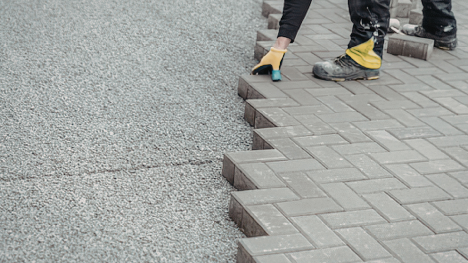 Fort Myers, FL - Can Paver Sealing Prevent Weeds and Color Fading Outdoors?