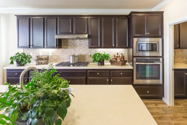 Fort Myers, FL - Comparing RTA vs Semi-Custom Cabinets from a Cabinet Store