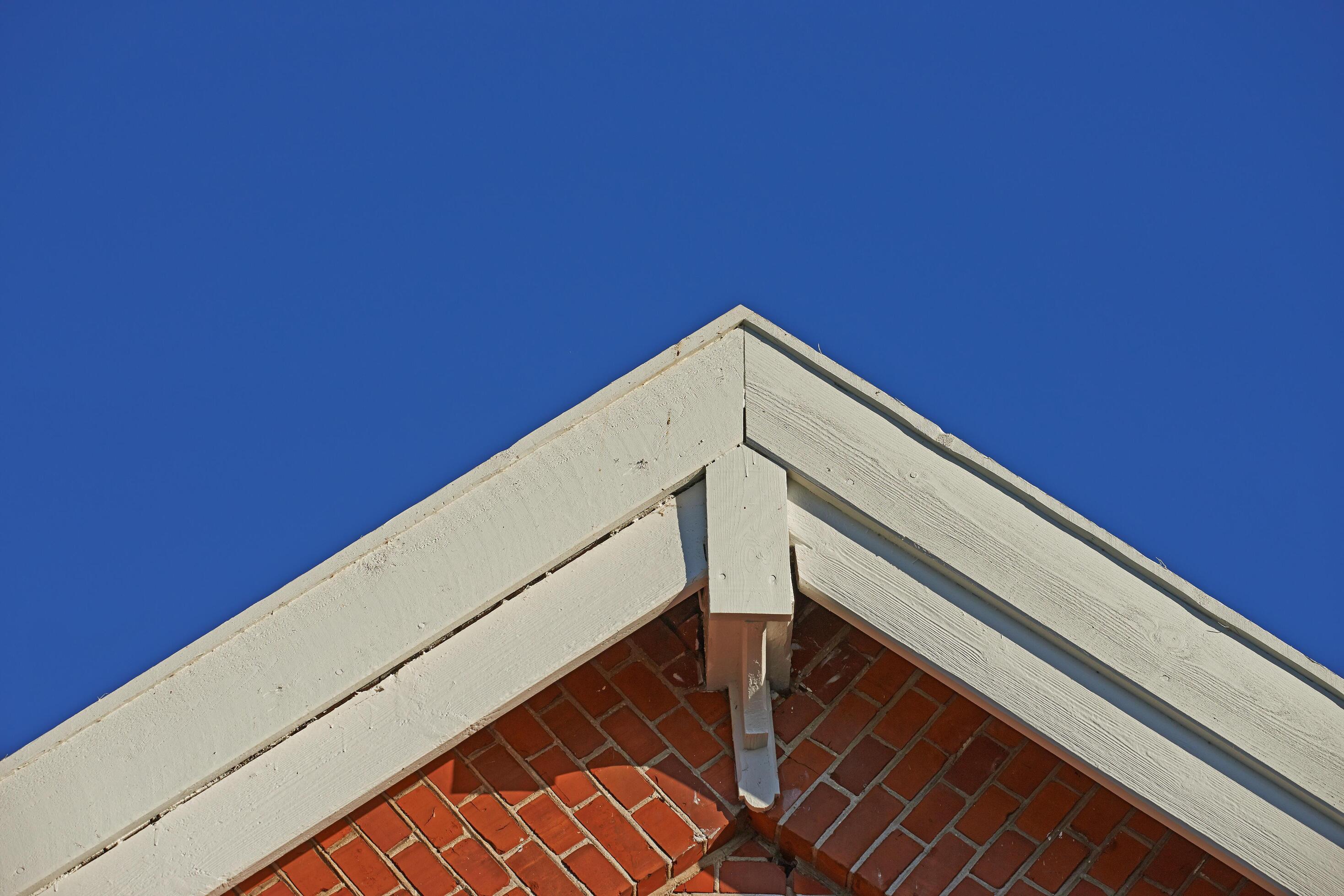 Bonita Springs, FL - Benefits of Build Up Roofs for Flat Commercial Buildings