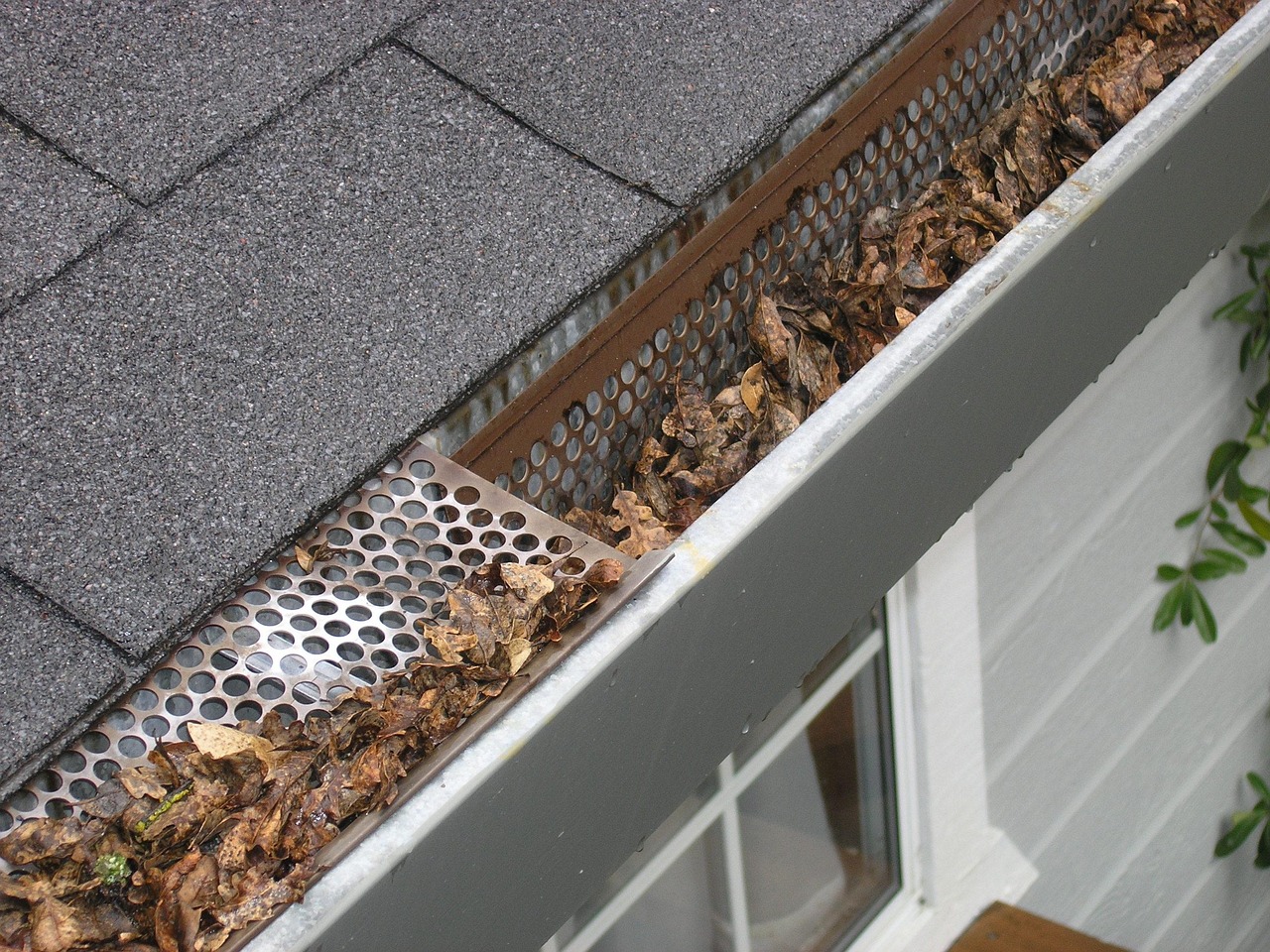 Bonita Springs, FL - Benefits of Build Up Roofs for Flat Commercial Buildings