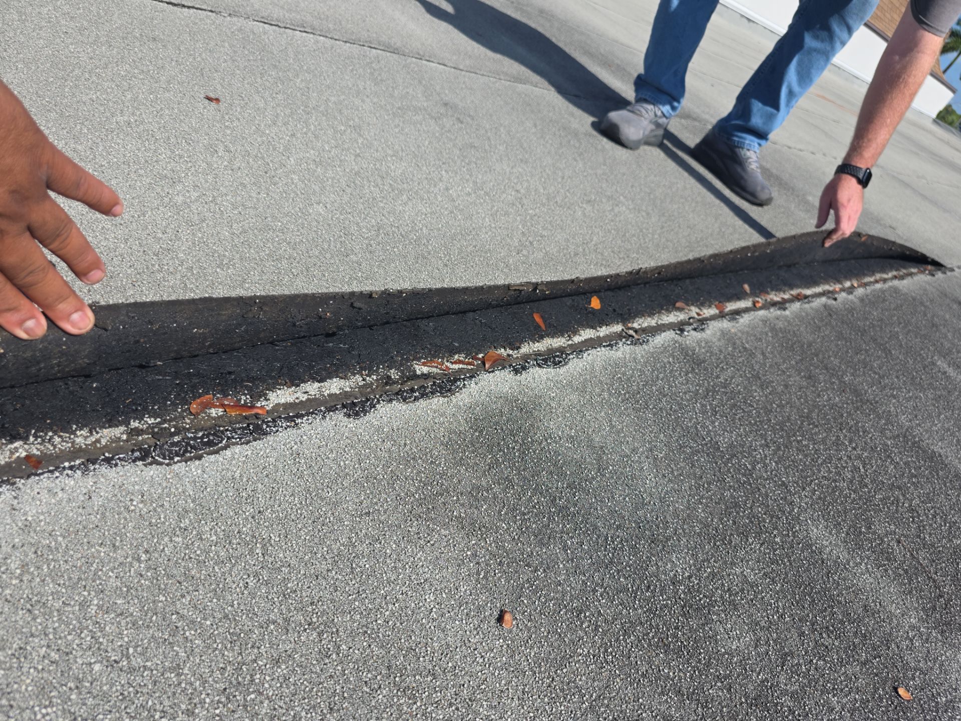 Naples FL - Commercial Flat Roof Seams Fail: The Reality of Thermal Expansion