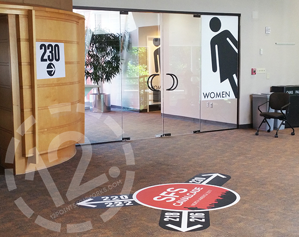 This bold floor sign was easy to spot and also easy to remove after the event was complete. 12-Point SignWorks - Franklin, TN