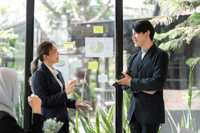 Hertfordshire, UK - Business Coach Discusses How to Lead Organisational Change