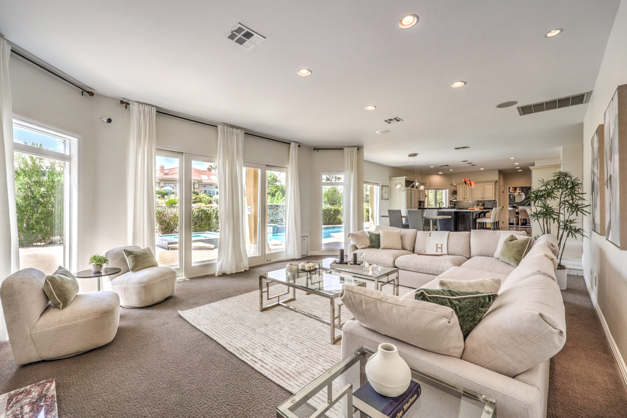 Henderson, NV – Why Real Estate Staging Companies Outperform DIY Staging