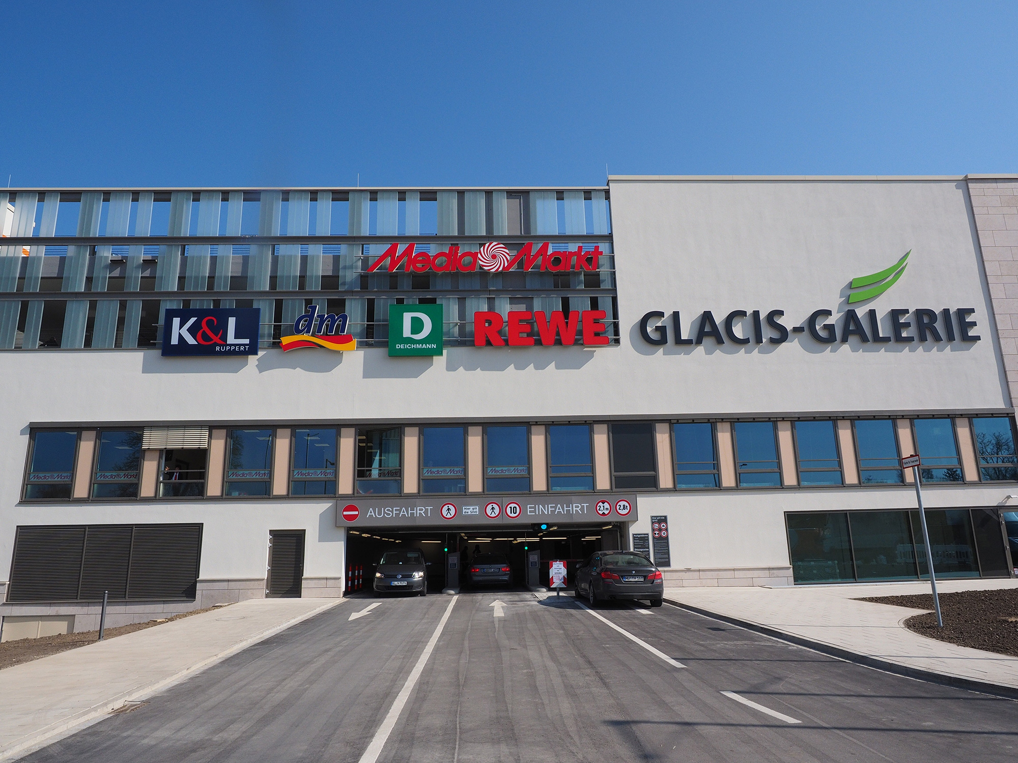 Lewisville TX - Benefits of Hiring a Sign Company for Sign Installation Services