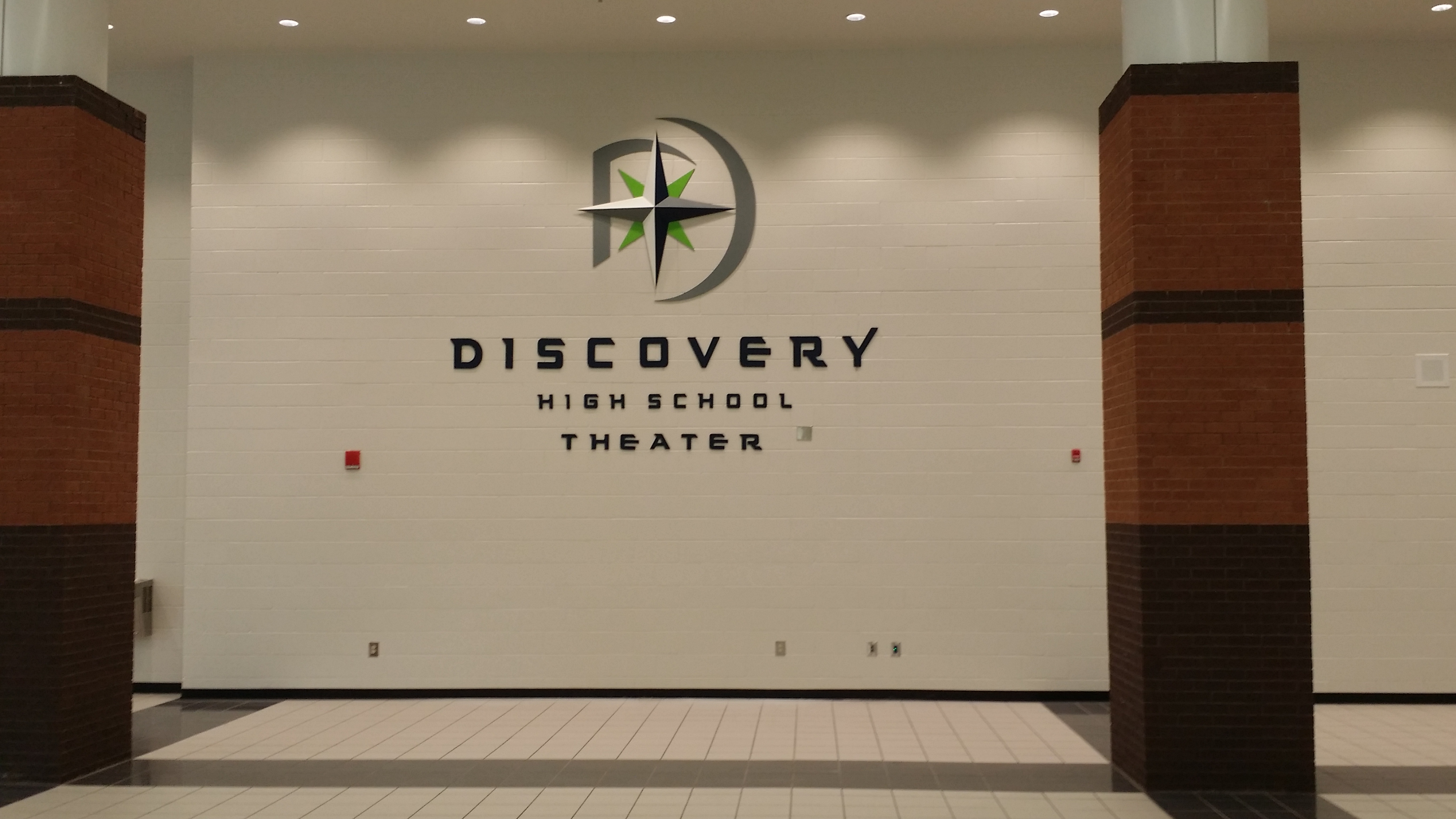 Dramatic Lobby Sign in Lawrenceville, GA for Discovery High School