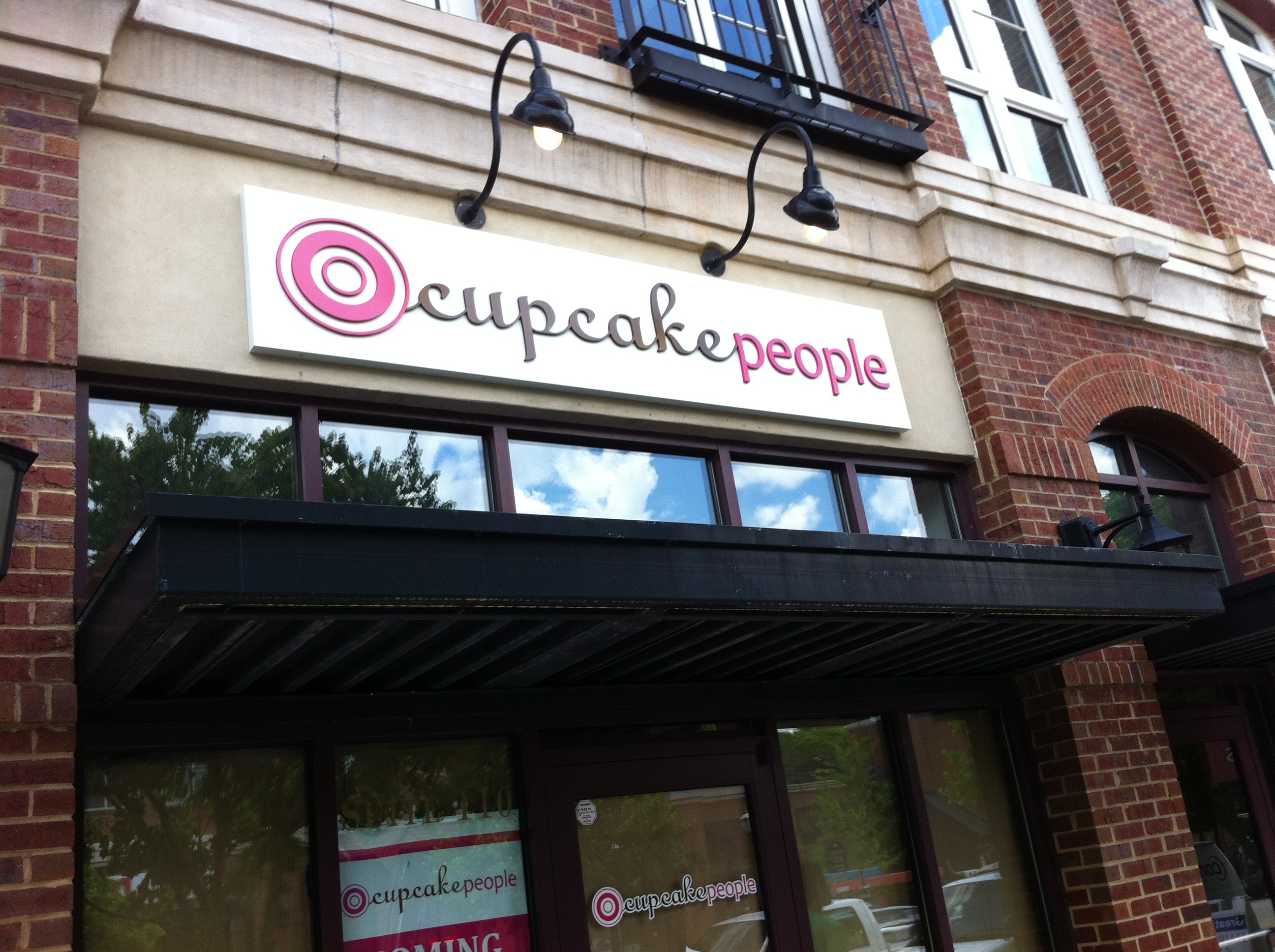 Retro Storefront Sign in Atlanta, GA for The Cupcake People