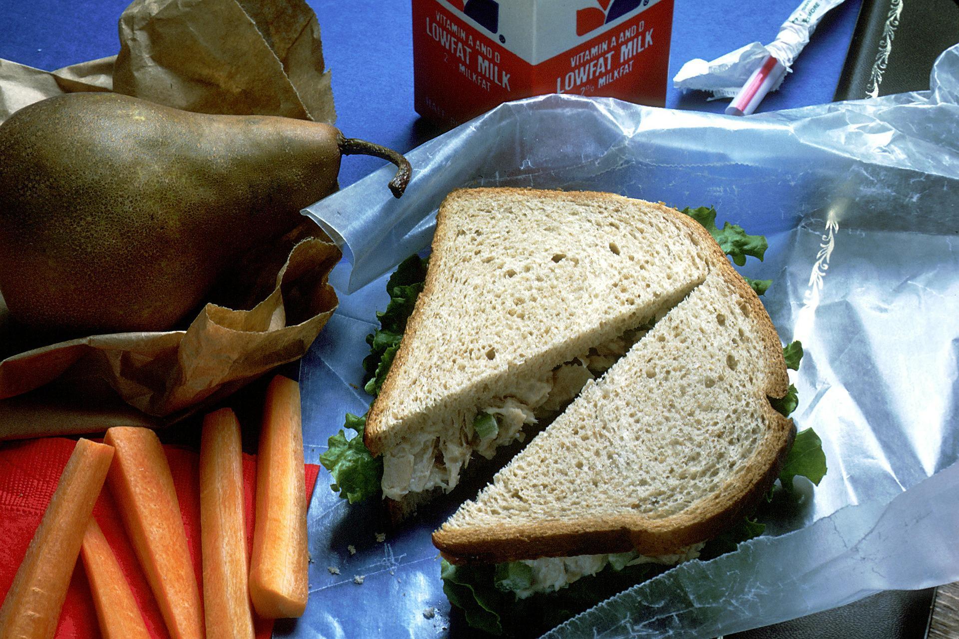 Los Angeles, CA - Searching for a Chicken Sandwich Shop Near Faircrest Heights?