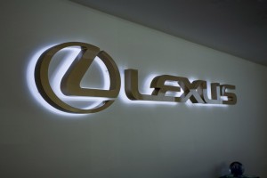 Lexus_logo_LED_Lighted
