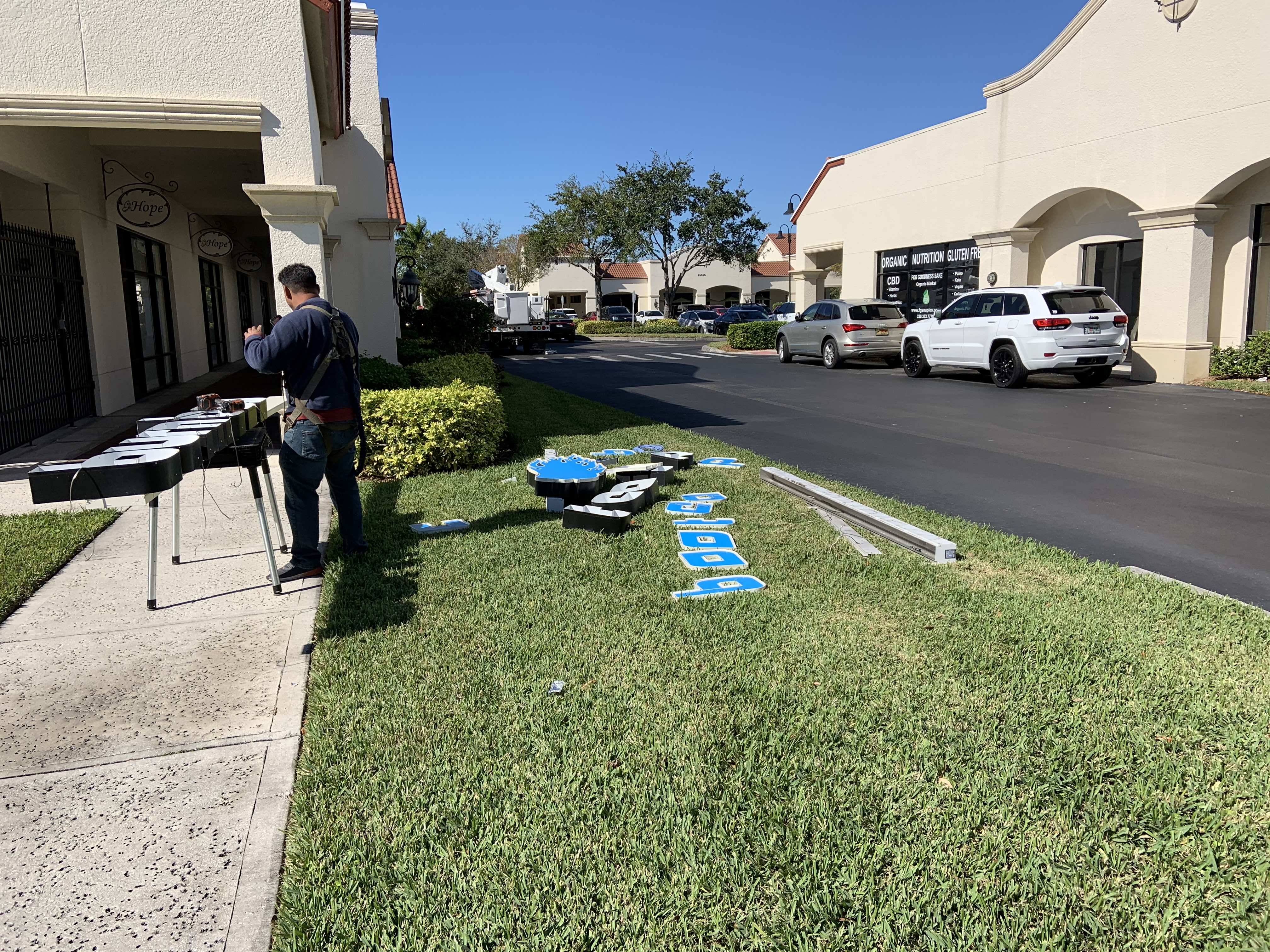 NAPLES, FL | A Short Guide to Sign Repair and Replacement | Sign Shop News