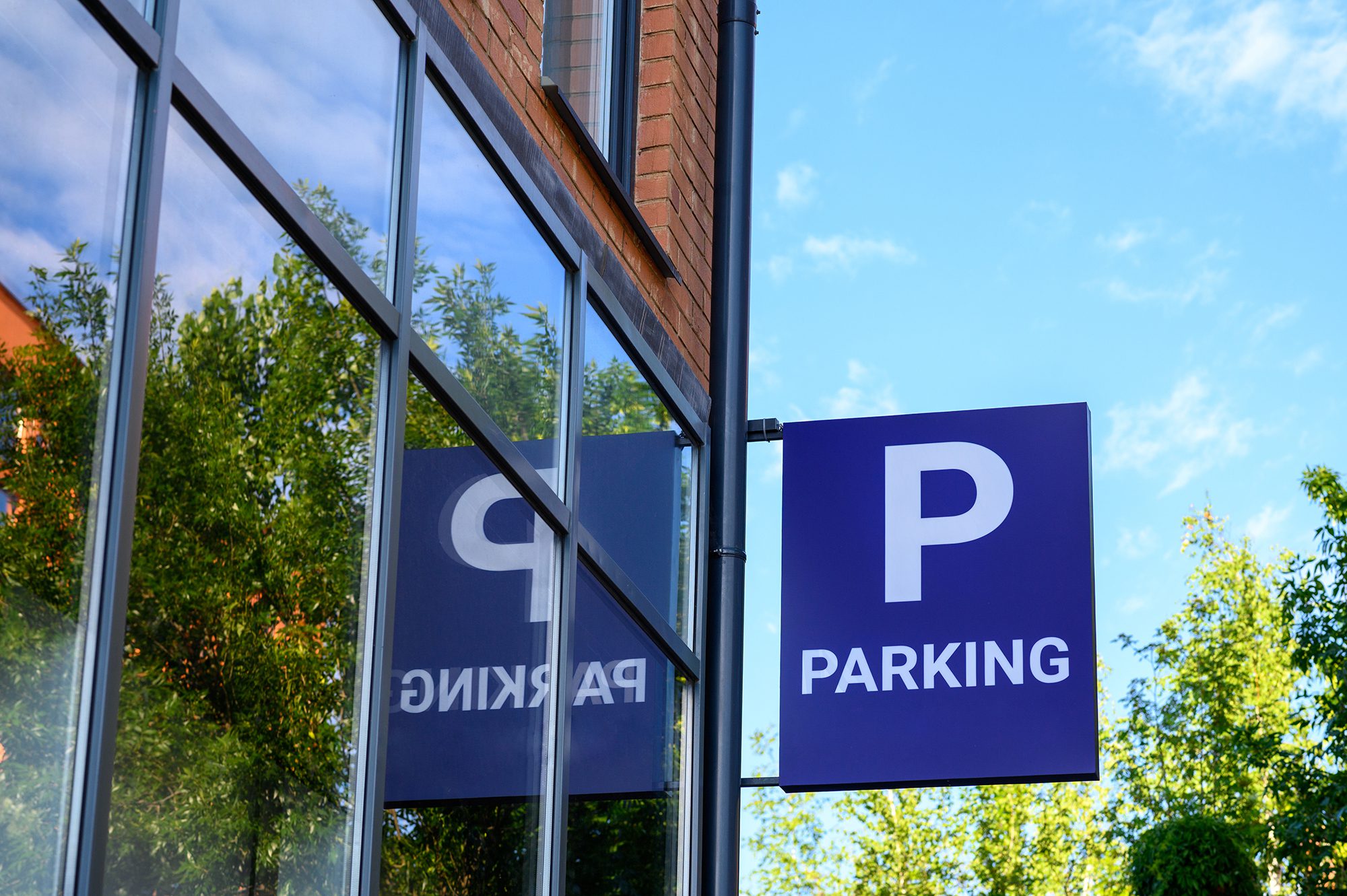 Noblesville, IN – Sign Company Designs & Installs Parking Lot Signs for Hotels