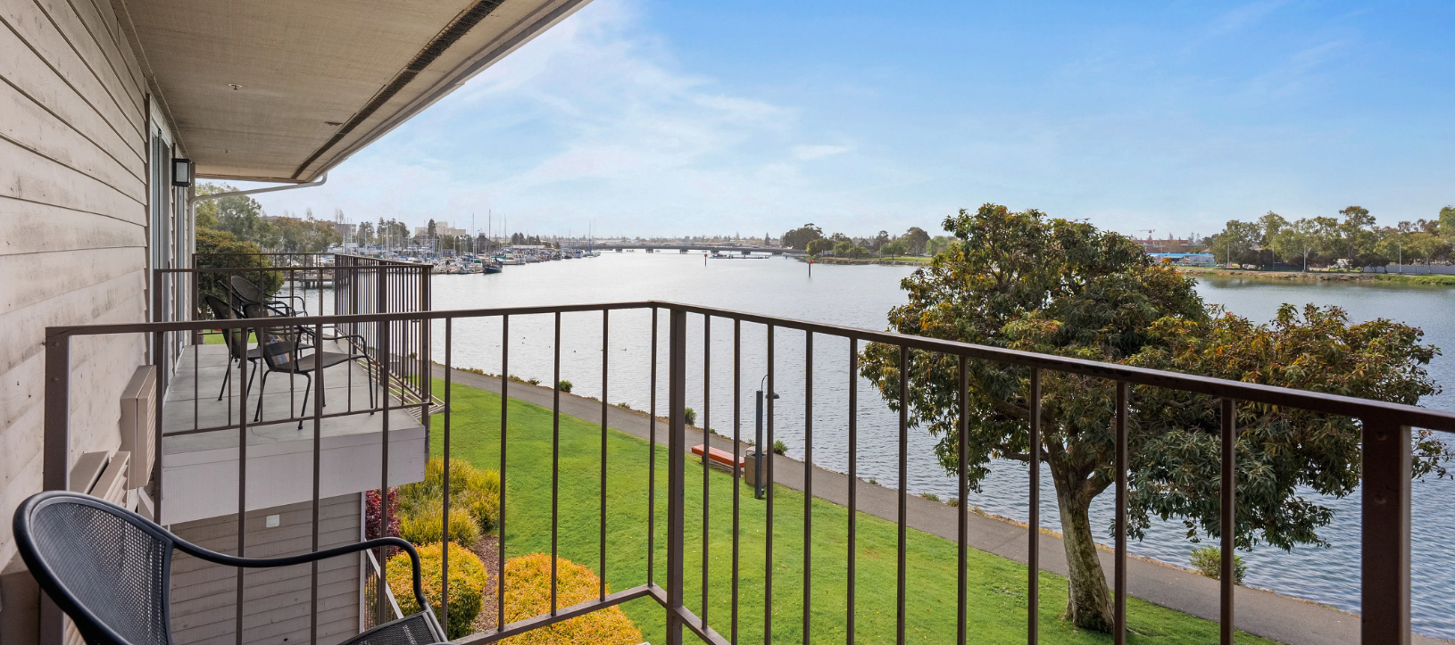 Alameda, CA - Water View Hotel Rooms That Make Bay Area Trips Memorable