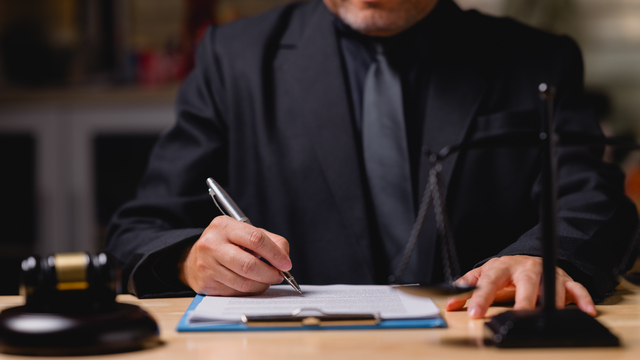 Oakland CA - Benefits of Hiring a Certified Notary Public as a Lawyer / Attorney