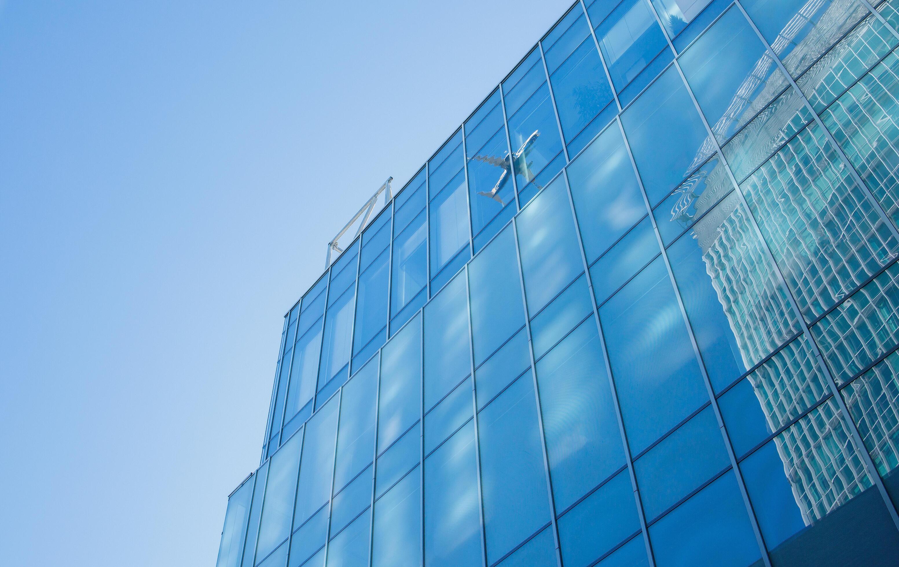 Oakland, CA — Which Commercial Window Cleaning Company Is Best?