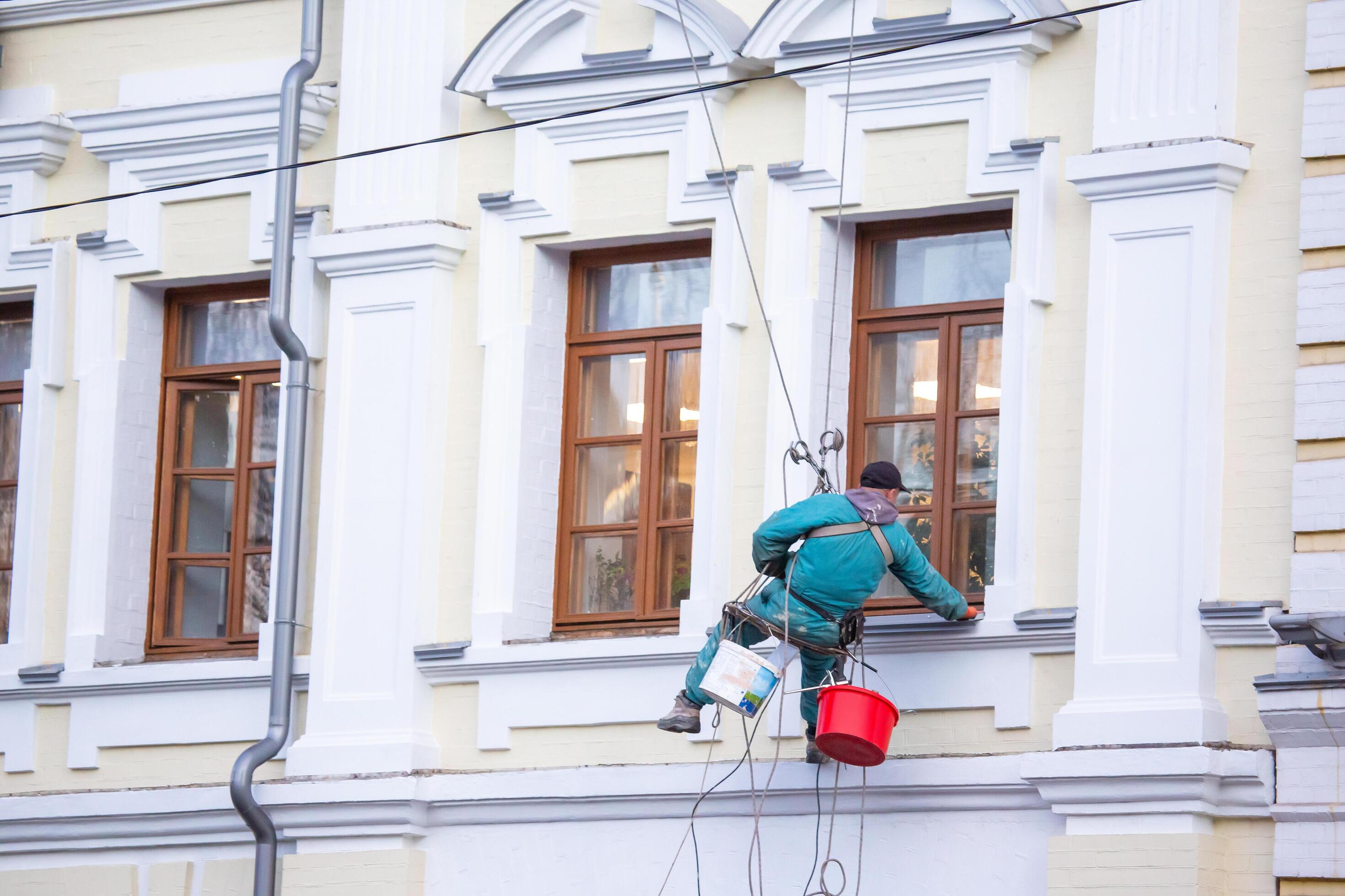Oakland, CA — Is a Residential Window Cleaning Service Worth It?