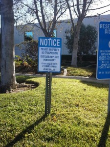 Having supporting signs is common. Parking and directional is the norm