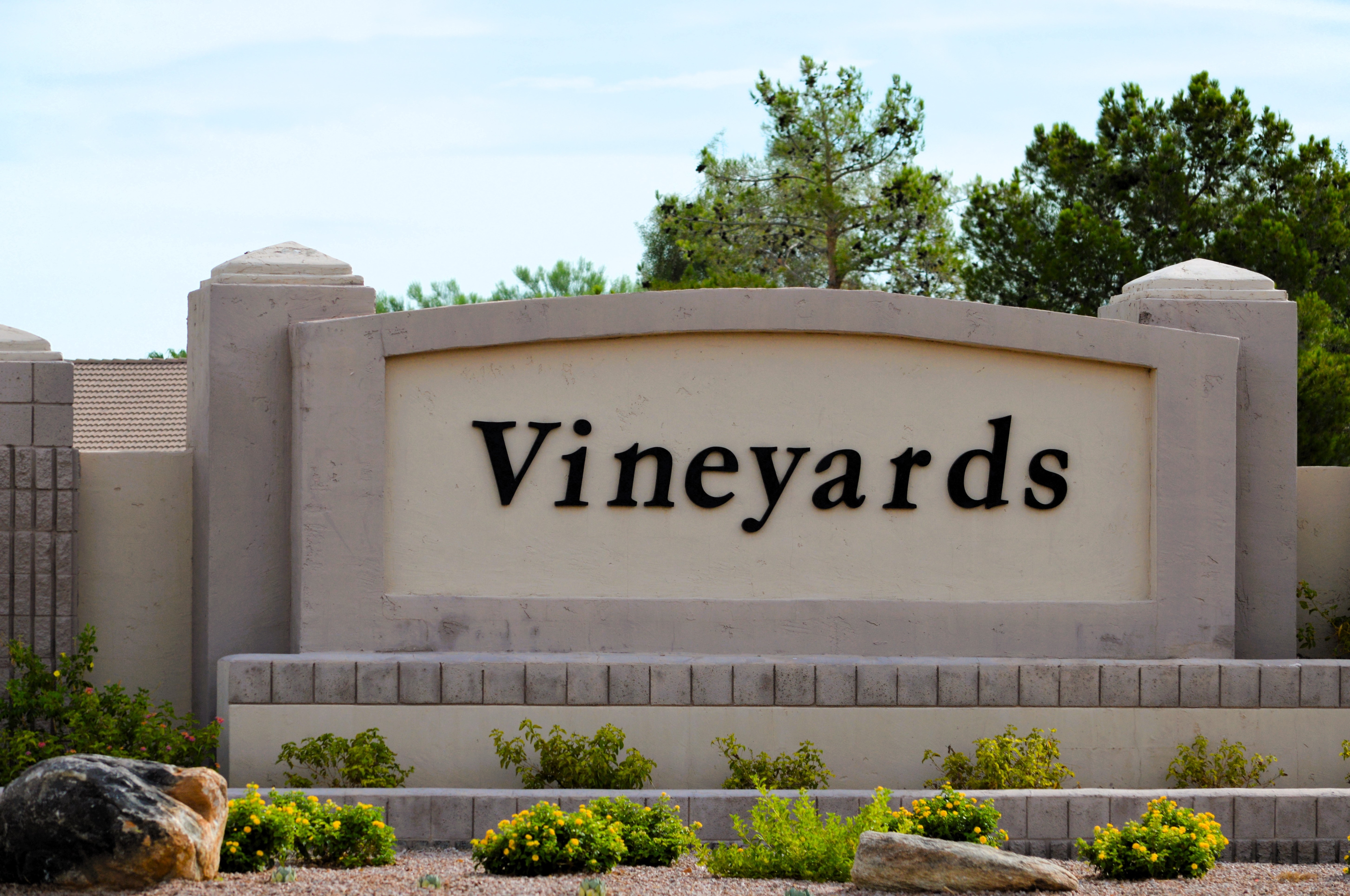 Pawtucket, RI – What Type of Custom Signs Actually Bring More Customers Inside?
