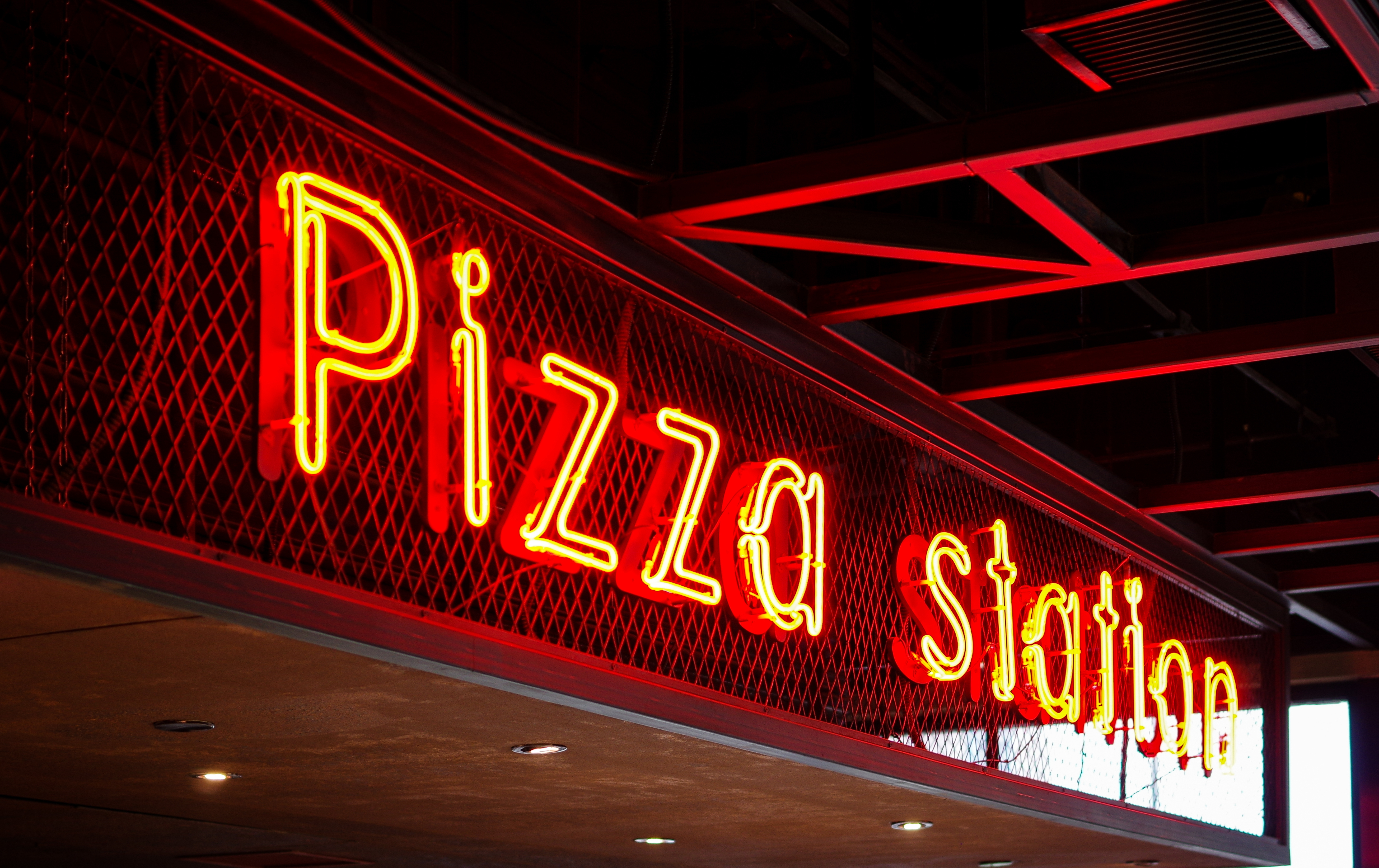 Cranston, RI – Why is Custom Signage Important for Local Restaurant Growth