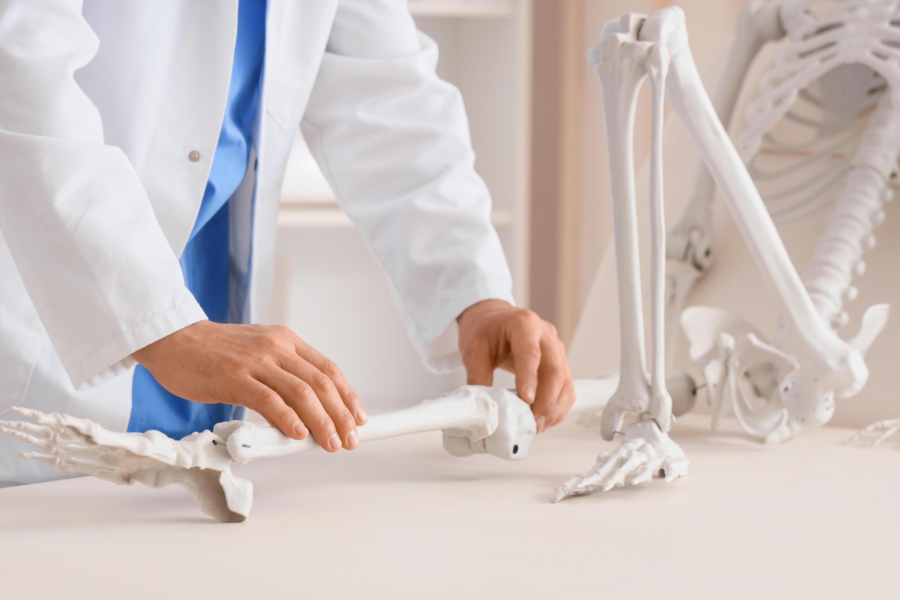 Peoria, AZ — How Does the Best Orthopedic Clinic Treat Painful Meniscus Injuries?