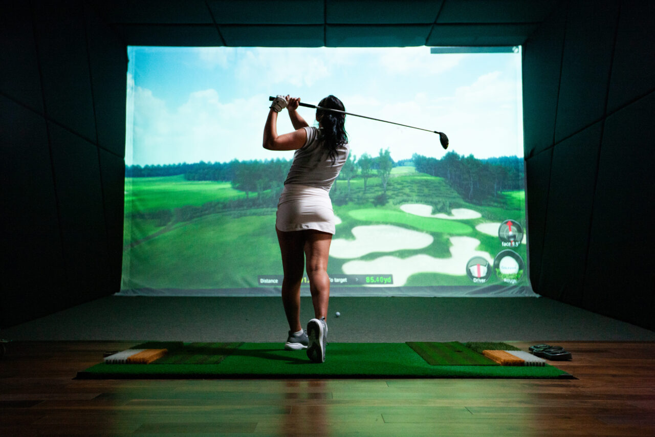 Wexford, PA — How Do Golf Sim Lounges Compare to Traditional Ranges Today?