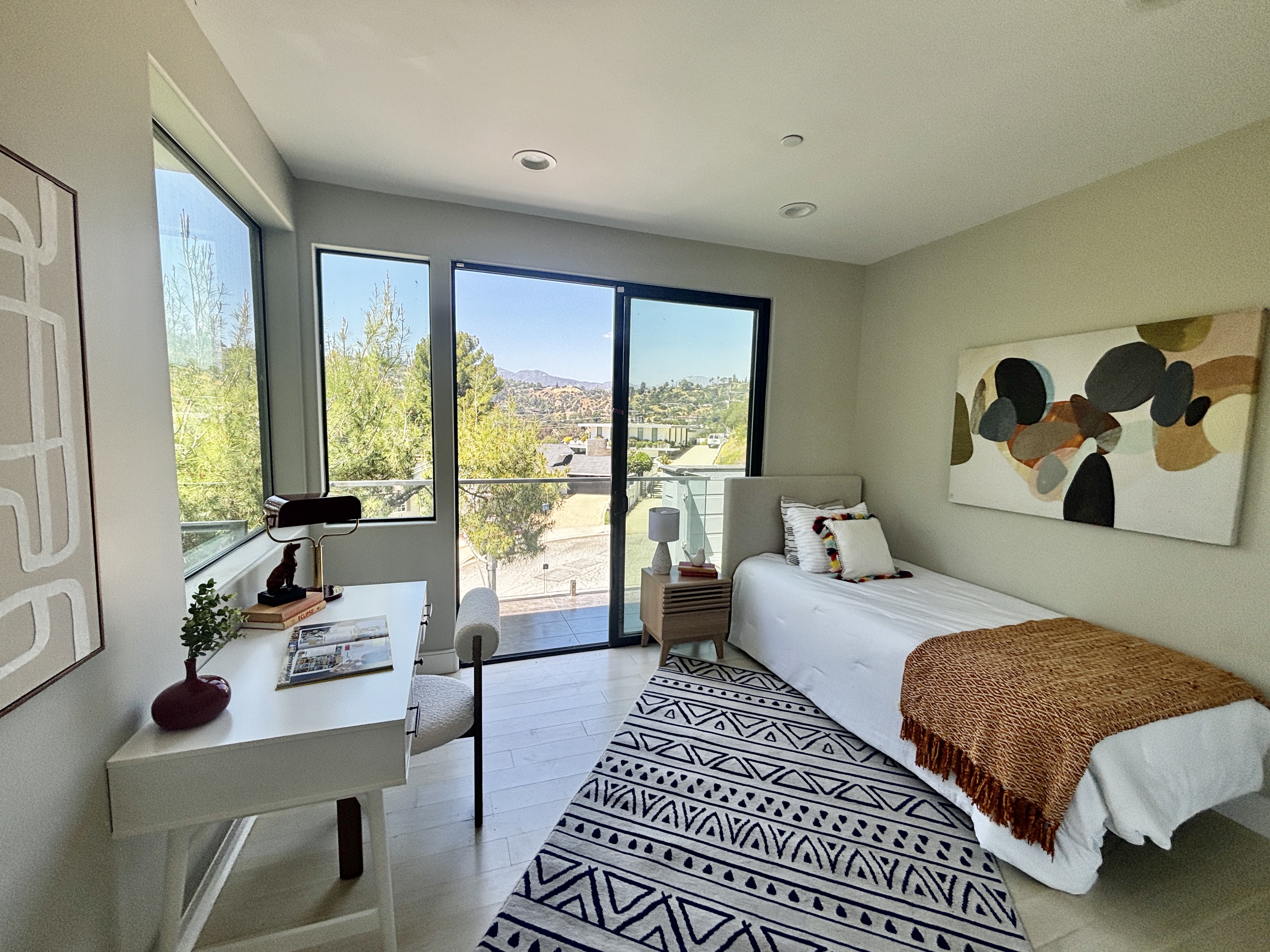 Los Angeles, CA — Should You Use Twin Beds for Home Office Staging?