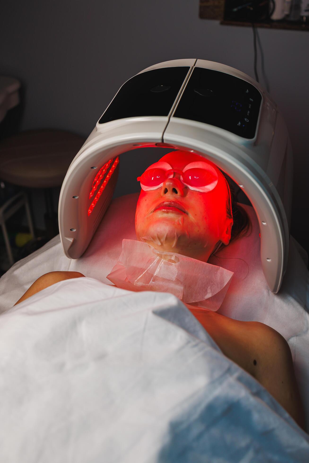 Rancho Cucamonga, CA – Is Red Light Therapy Good for Chronic Migraines?