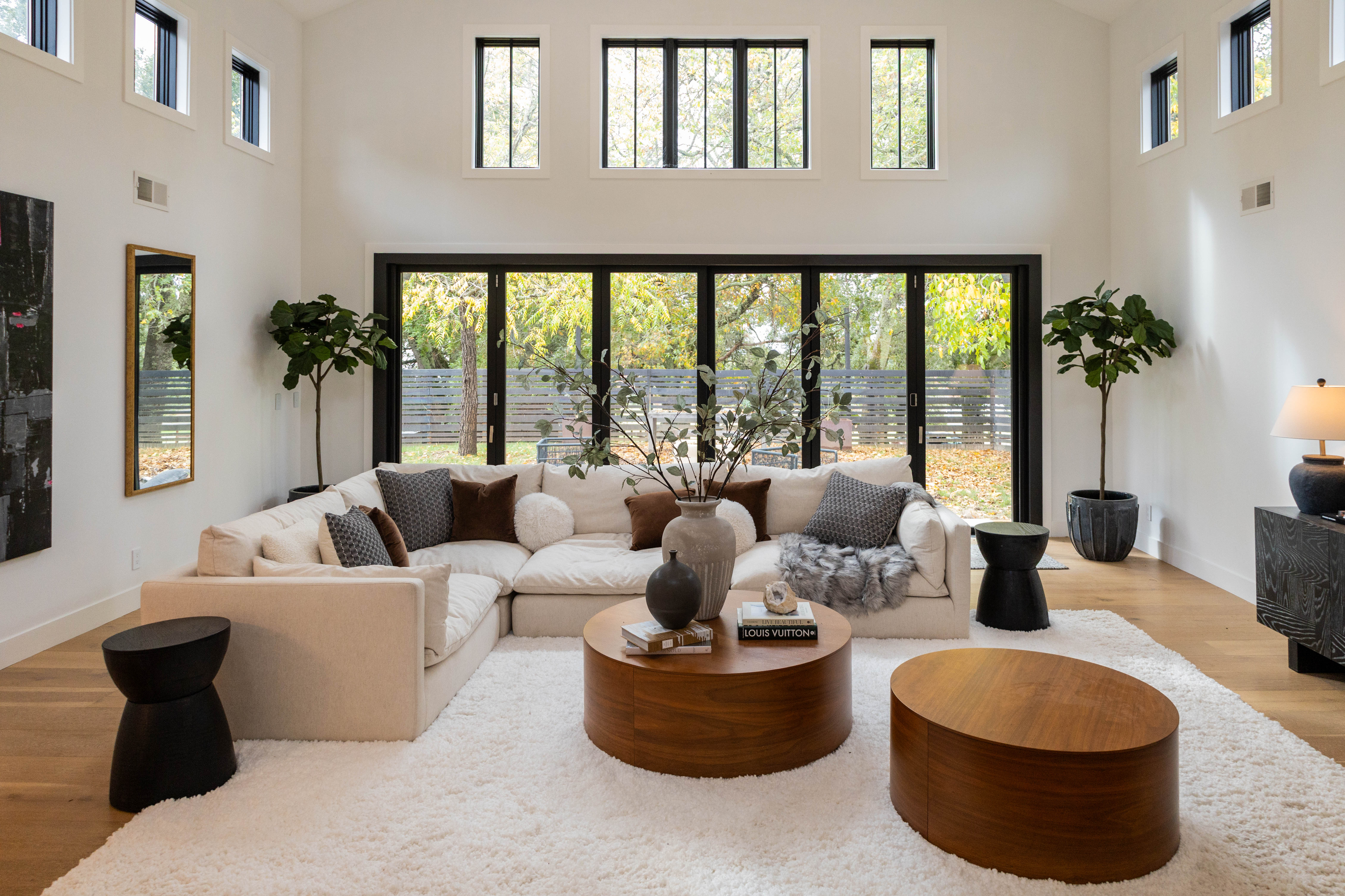 Burlingame, CA — How Do Condo Staging Services Attract Modern Urban Buyers?