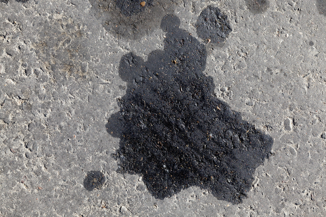 San Leandro, CA – Is Your Lexus RX 350 Oil Leak From a Failing Valve Cover?