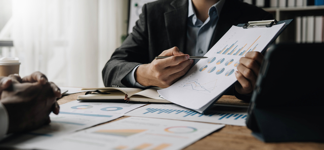 Glendale, AZ - Benefits of Hiring a Business Coach as a Financial Advisor