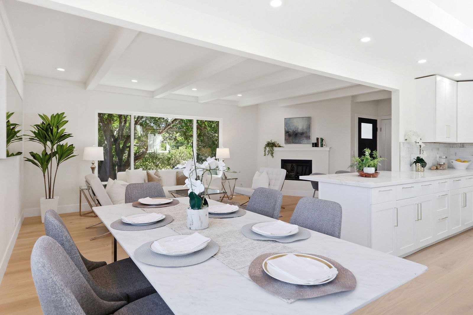 San Francisco, CA - What Loft Staging Ideas Best Highlight Open Floor Plans?