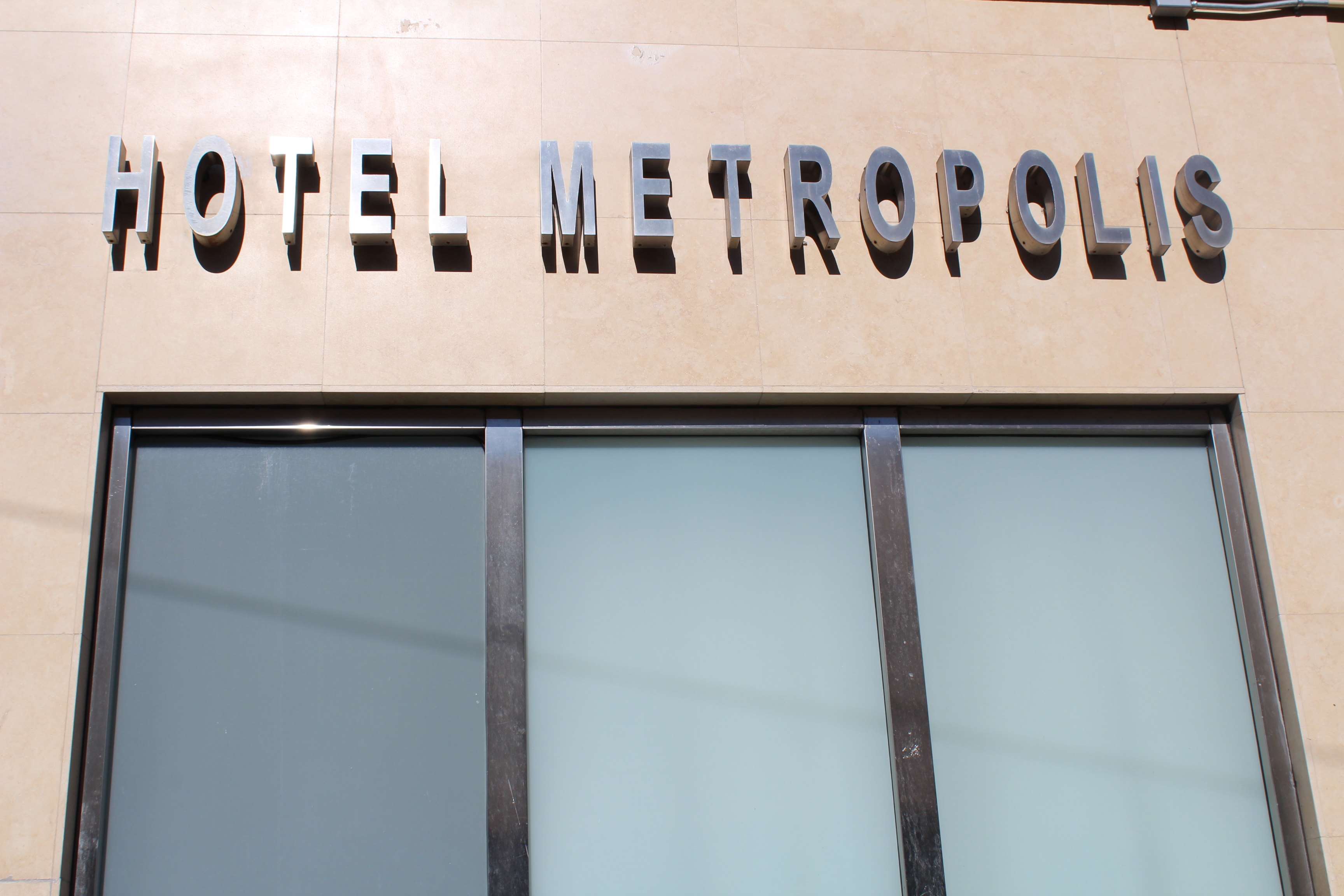 Sugarland, TX – A Great Hotel Sign Boosts Your Business