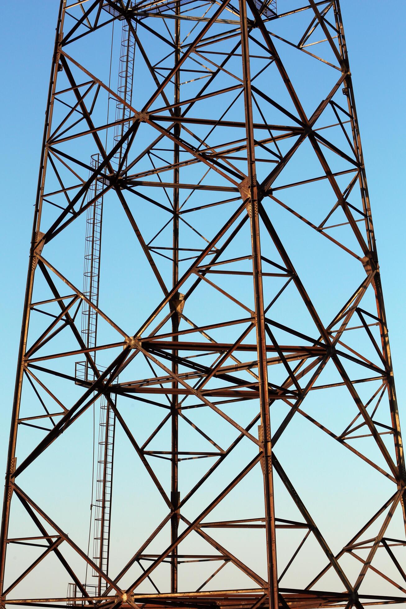 Exterior pylon signs enhance GPS directions in Tampa Bay