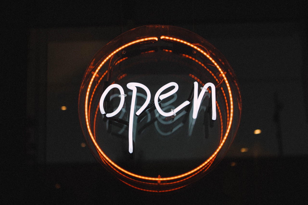 Electric Signs make your business shine – Tampa, FL