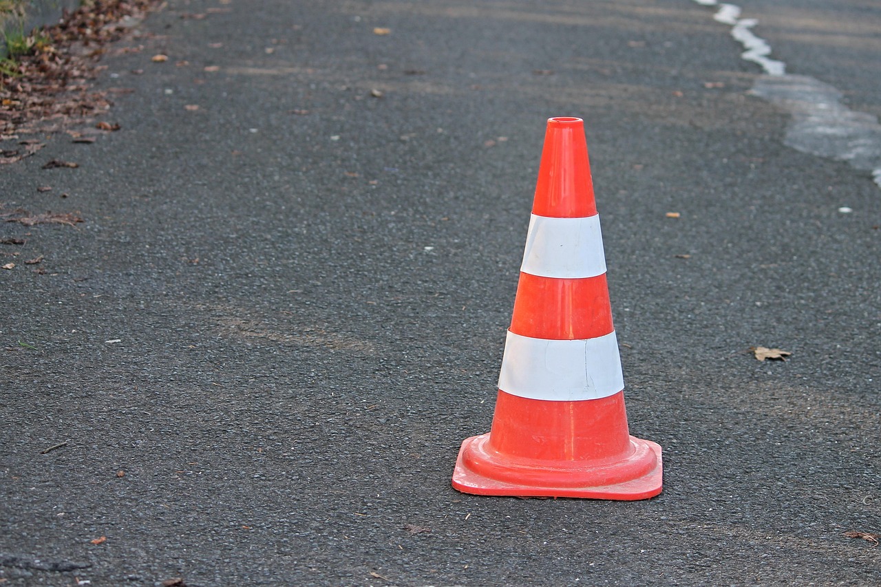 Exterior pylon signs enhance GPS directions in Tampa Bay