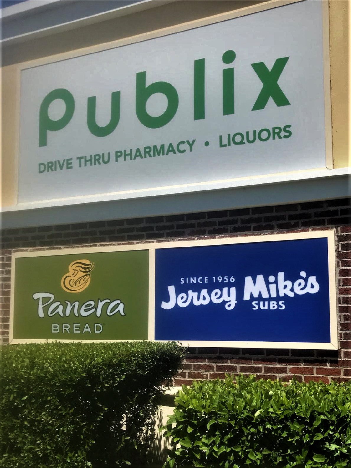 Central FL- Exterior Branding: Custom Acrylic Restaurant Pylon Logo Signs